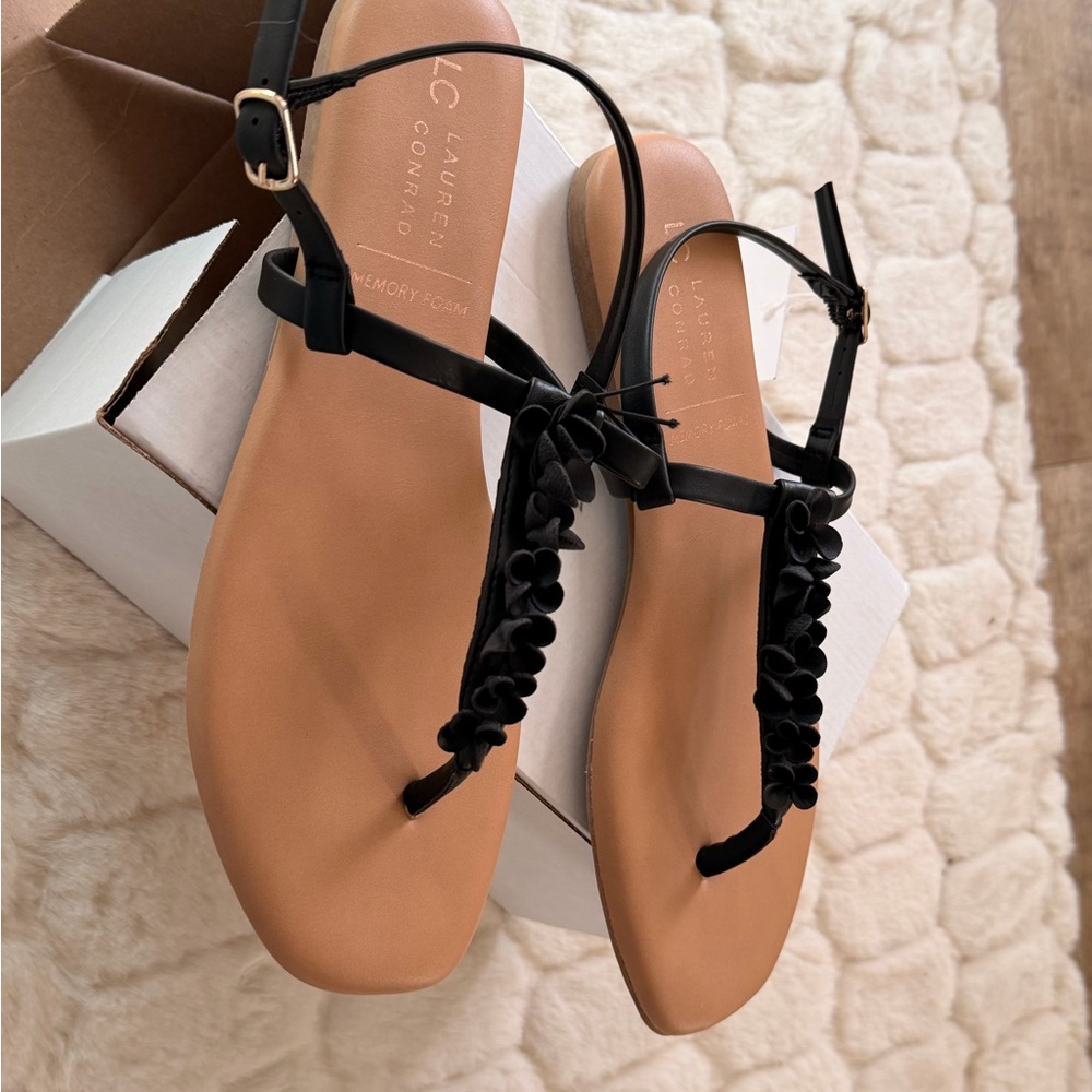 LC Lauren Conrad Black T-Strap Floral Appliqué Sandals with Tan Footbed